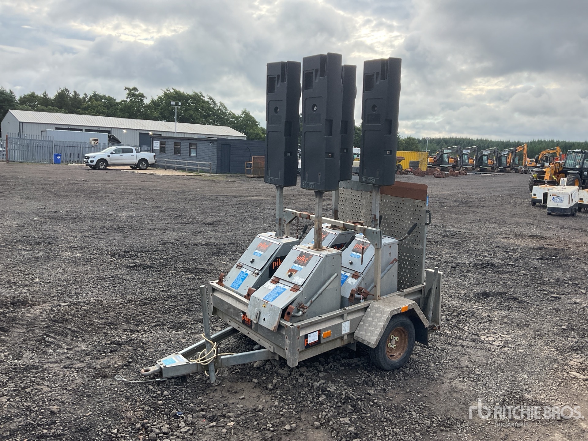 Quantity of (4) Pike C/W Trailer. Traffic Control Traffic Light