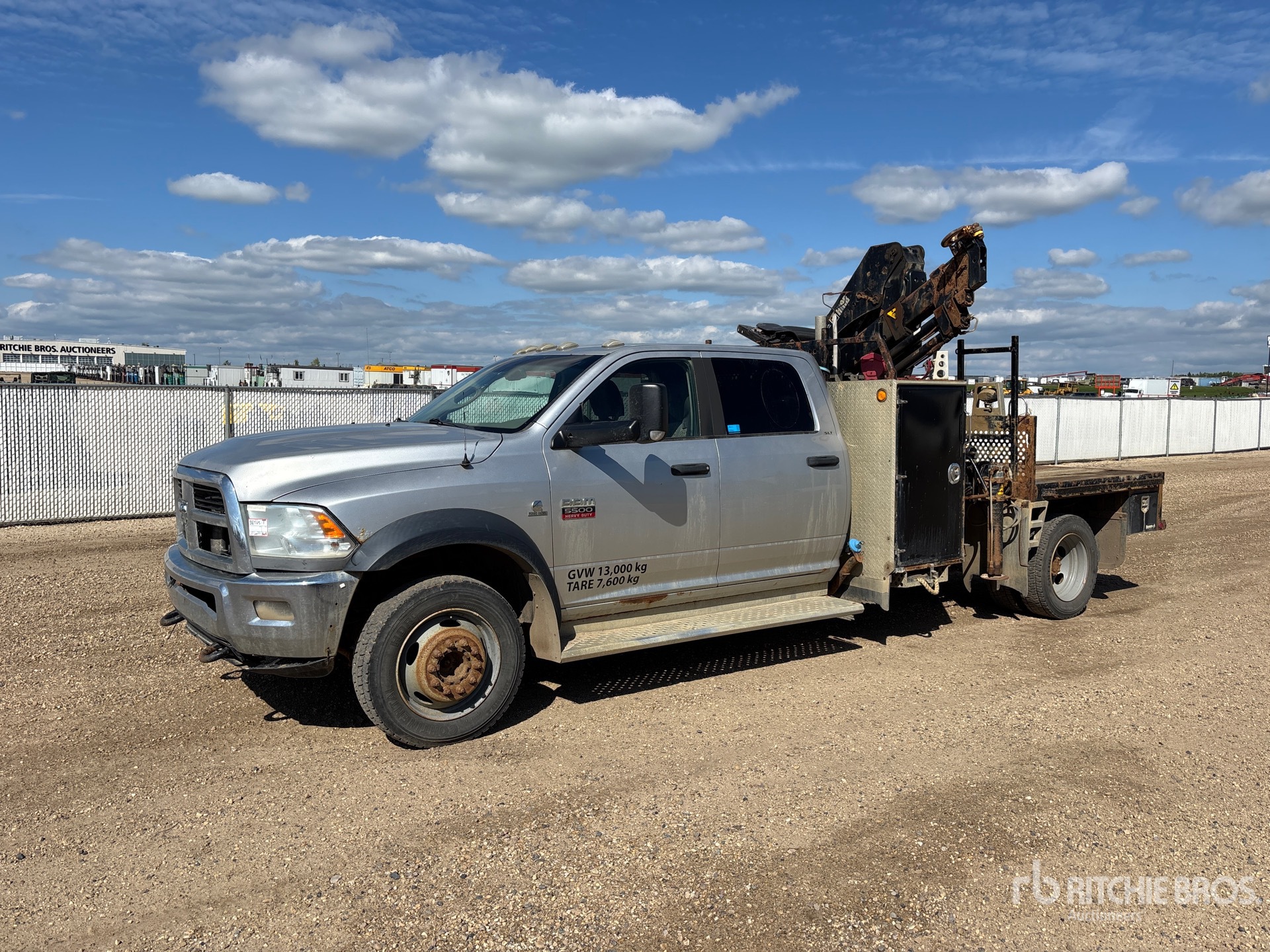 Hiab 077BS-3CLX 3350 kg Knuckle Boom on 2012 Ram 5500 SLT 4x4 Crew Cab Boom Truck