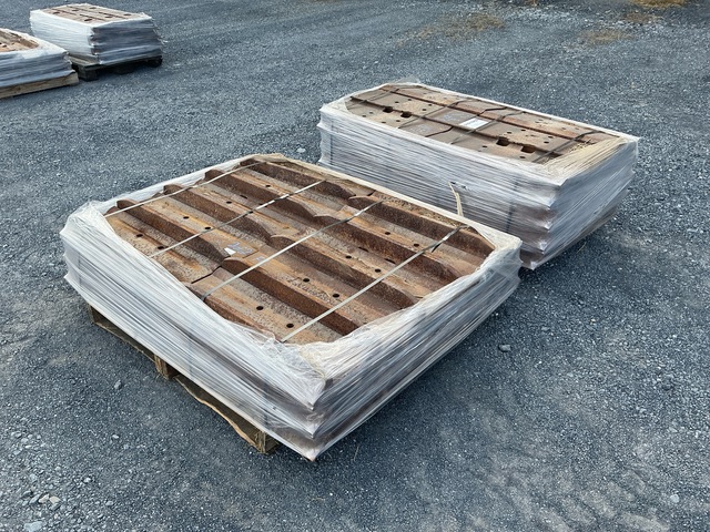Quantity of (98) Cat 27.5 in Single Grouser Track Pads - Fits Cat 336