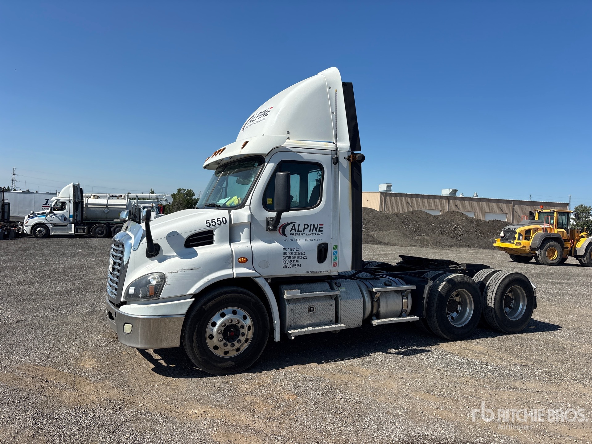 2018 Freightliner Cascadia 113 6x4 T/A Day Cab Truck Tractor