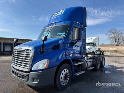 2018 Freightliner Cascadia 113 6x4 T/A Day Cab Truck Tractor