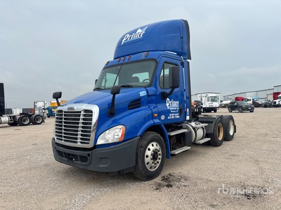 2018 Freightliner Cascadia 113 6x4 T/A Day Cab Truck Tractor