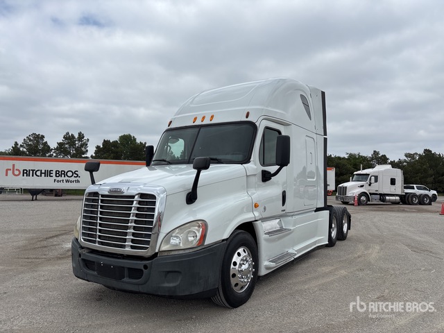 2014 Freightliner Cascadia 125 6x4 T/A Sleeper Truck Tractor