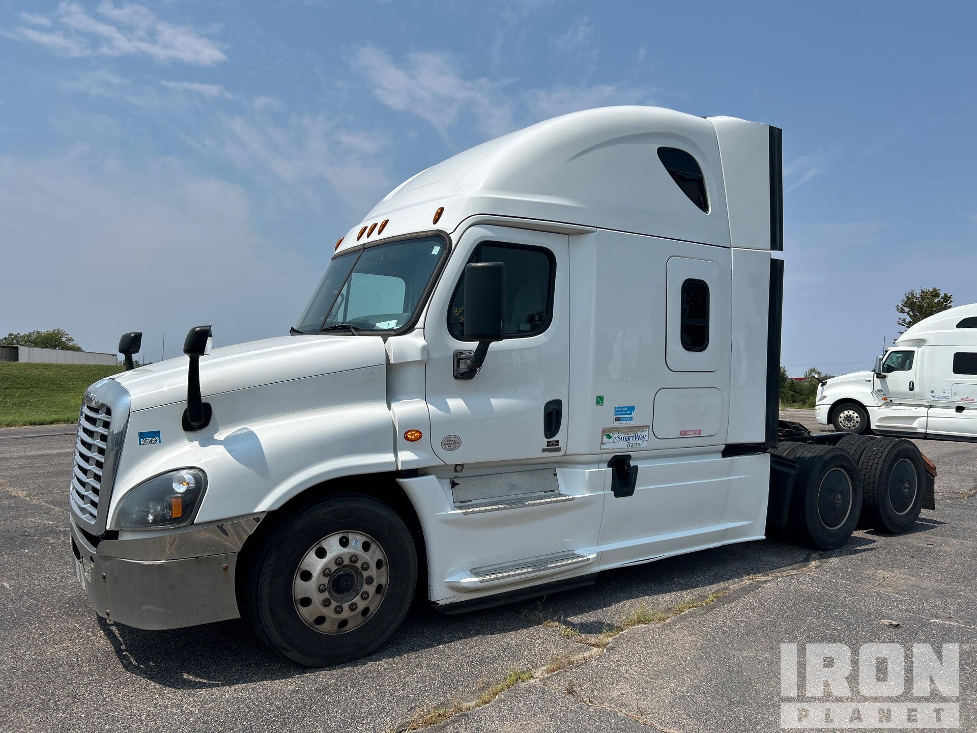 2017 Freightliner Cascadia 125 6x4 T/A Sleeper Truck Tractor