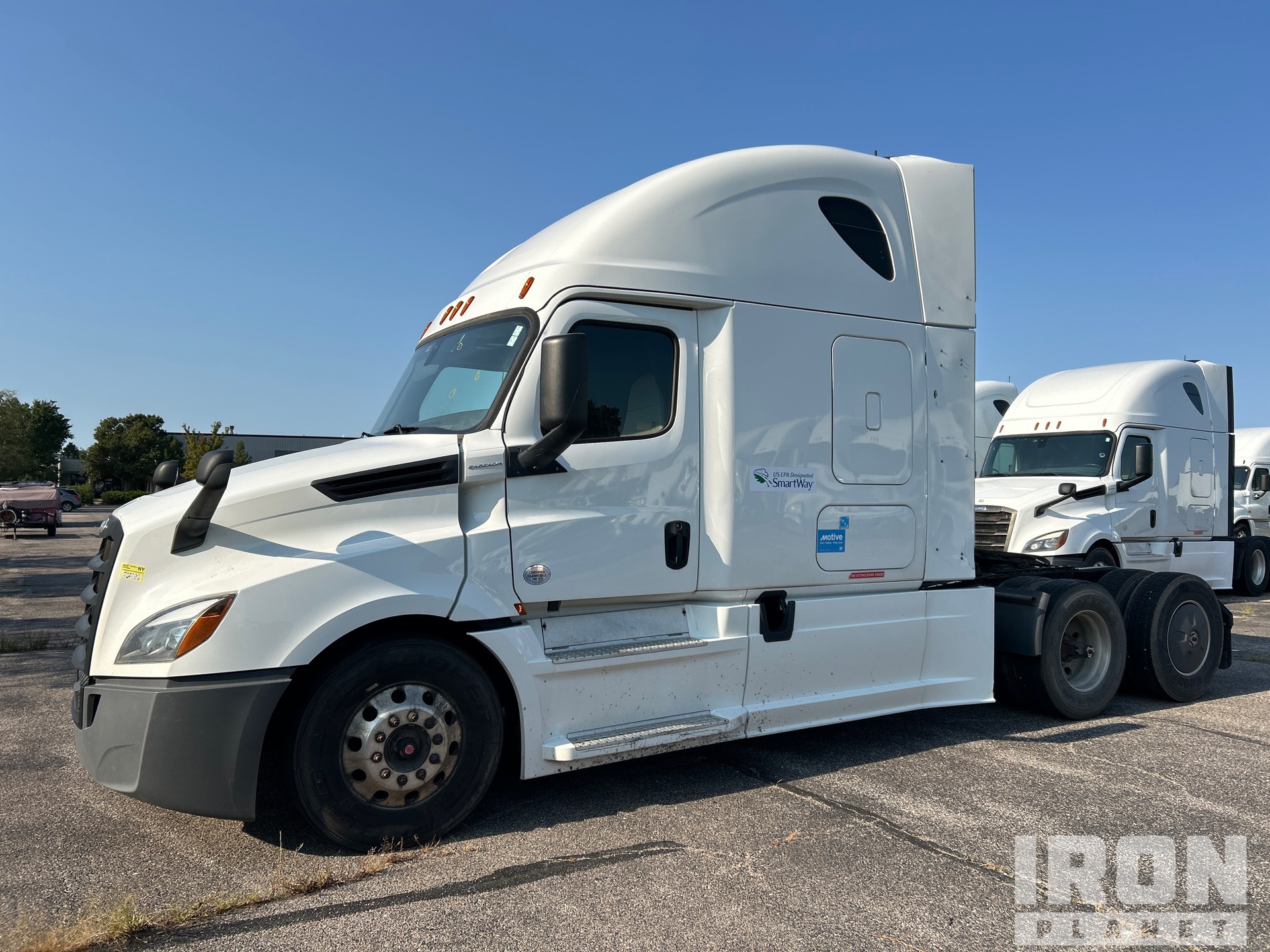 2019 Freightliner Cascadia 126 6x4 T/A Sleeper Truck Tractor