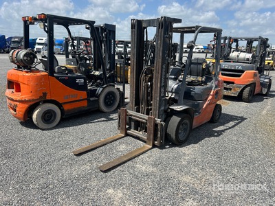 2011 Toyota 8FGU20 3750 lb Cushion Tire Chariot Élévateur (Inoperable)
