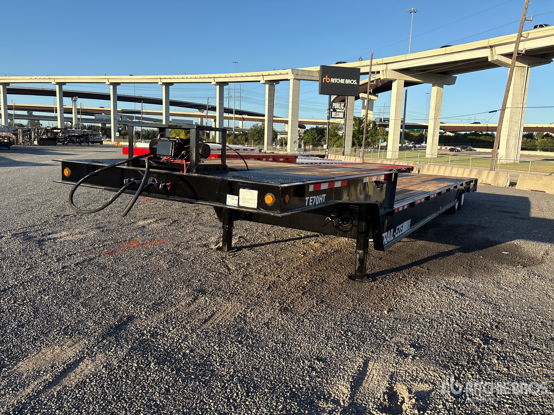 2003 Trail-Eze TE70HT48 48 ft T/A Hydraulic Tail Trailer