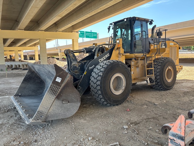2021 John Deere 744L Wheel Loader