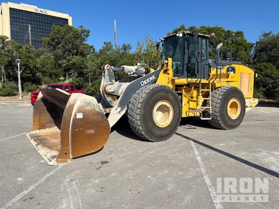 2022 John Deere 744L Wheel Loader