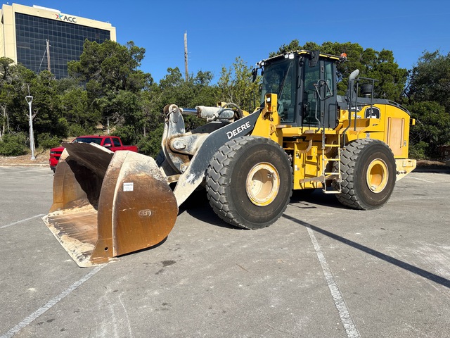 2022 John Deere 744L Wheel Loader