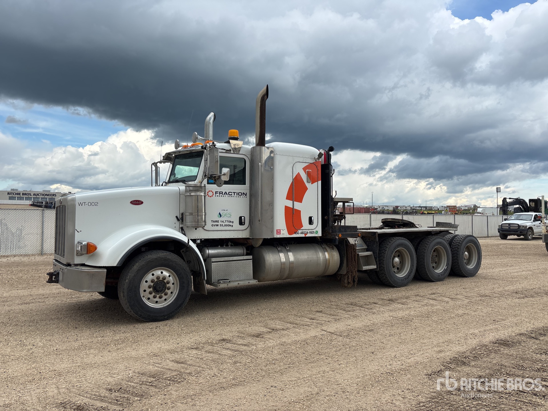 2013 Peterbilt 367 Winch Truck