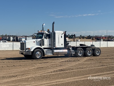 2013 Peterbilt 367 8x6 Sleeper Winch Truck