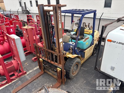 Komatsu FG45T2-7 9220 lb Pneumatic Tire Forklift (Inoperable)