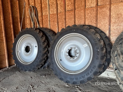 Quantity of (4) Goodyear 380/90R46 Neumáticos - Fits Case IH 4440