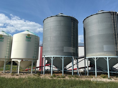 Westeel-Rosco +/- 5500 bu 8 Ring Hopper Grain Bin