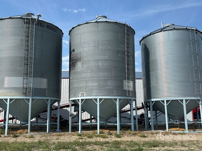 Westeel-Rosco +/- 5500 bu 8 Ring Hopper Grain Bin