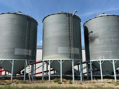 Westeel-Rosco +/- 5500 bu 8 Ring Hopper Grain Bin