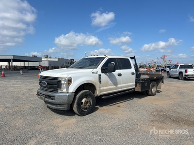 2019 Ford F-350 XL 4x4 Crew Cab Flatbed Truck