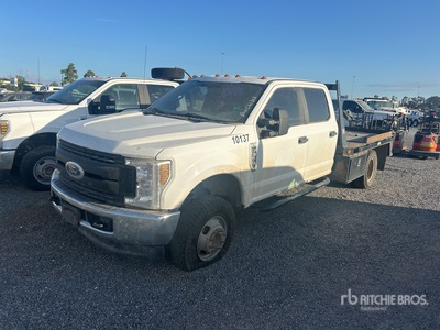 2019 Ford F-350 XL 4x4 Crew Cab Flatbed Truck