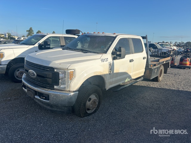 2019 Ford F-350 XL 4x4 Crew Cab Flatbed Truck