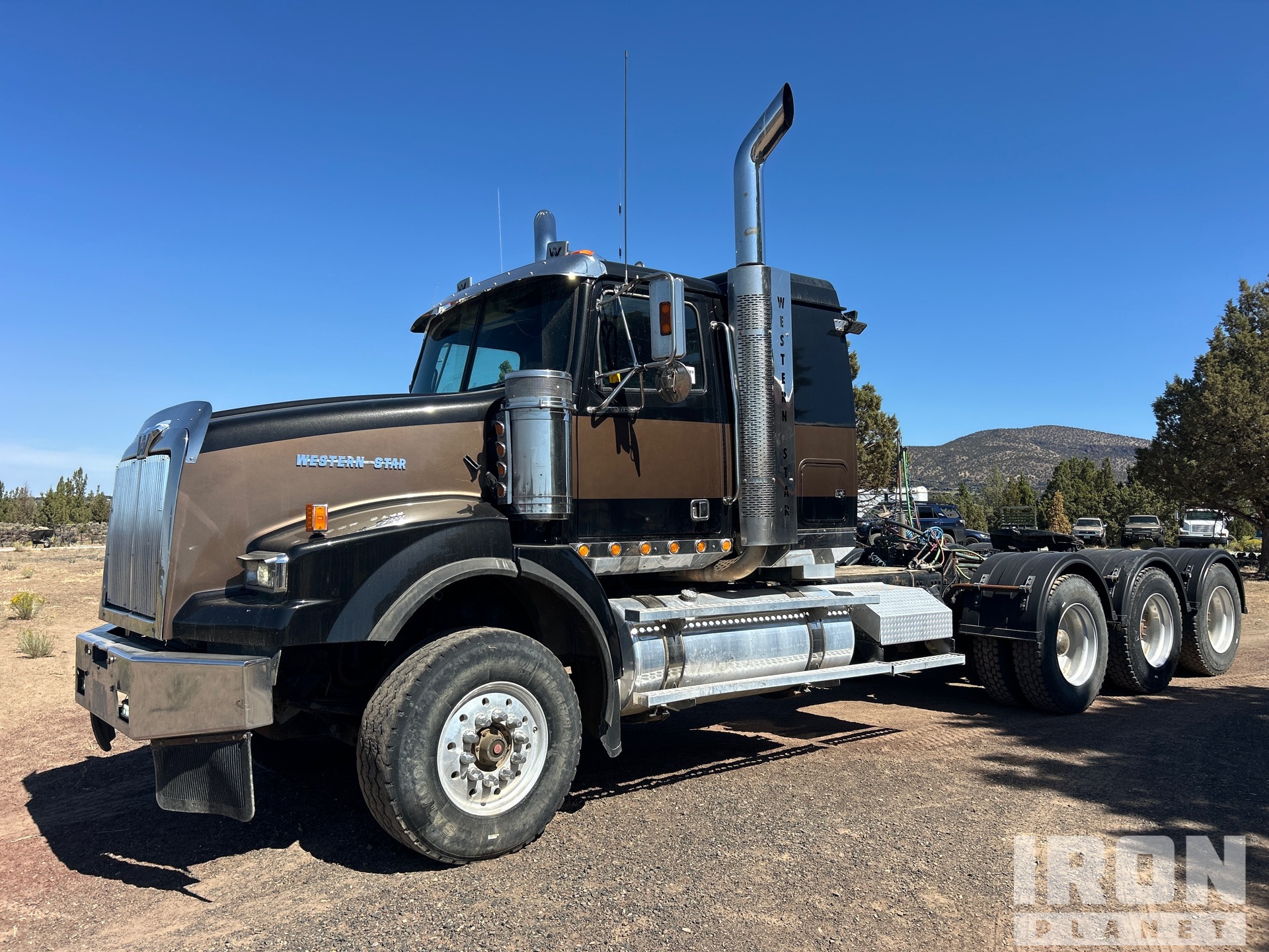 2005 Western Star 4900 8x6 Tri/A Sleeper Truck Tractor