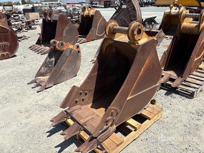 24 in Digging Excavator Bucket