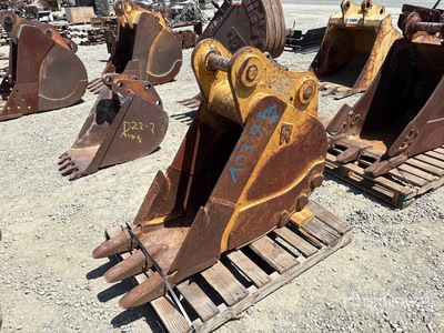 18 in Digging Excavator Bucket