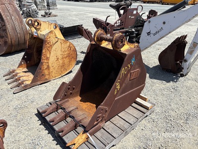 30 in Digging Excavator Bucket