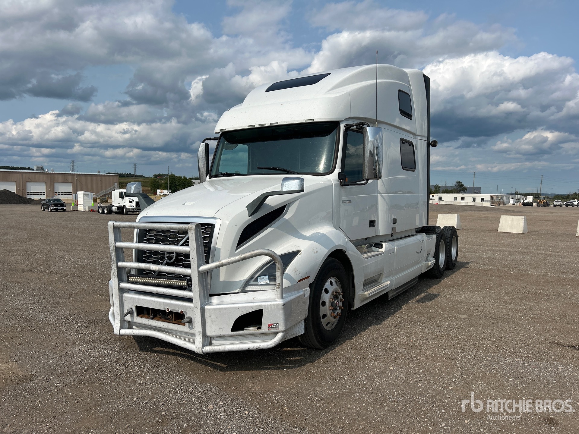 2019 Volvo VNL860 6x4 T/A Sleeper Truck Tractor