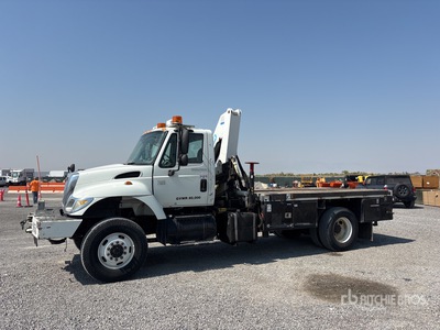 2007 International 7400 4x2 Camion à Plateau