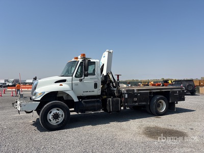 2007 International 7400 4x2 Flatbed Truck