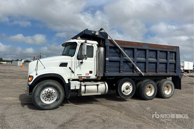2002 Mack CV713 Granite 8x4 Camion à benne basculante Tridem