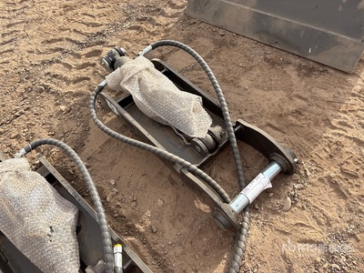 2026 GIYI XJ3T 30 in Hydraulic Pouce d'excavatrice (Unused)