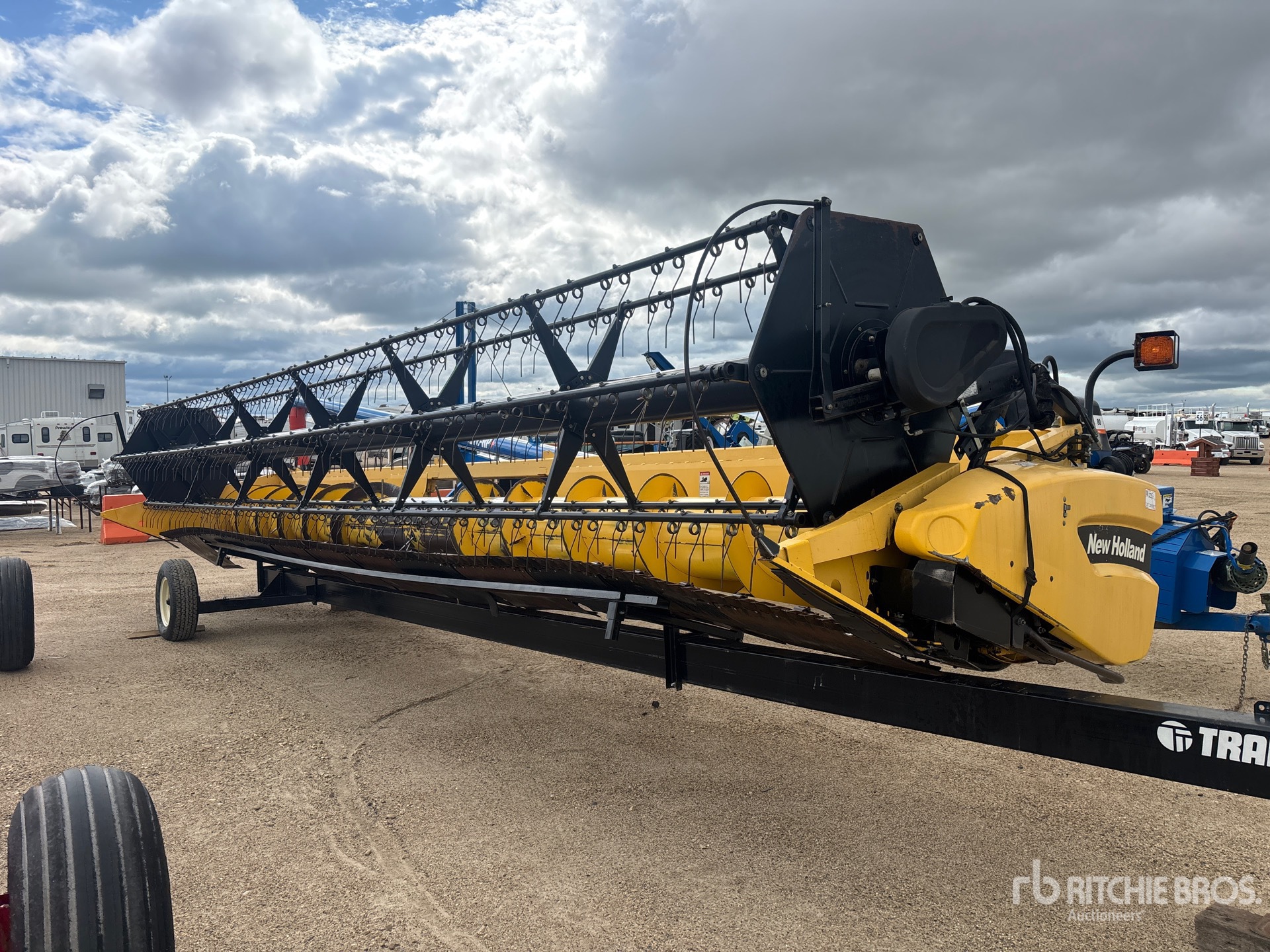 2005 New Holland 74C 30 ft Flex Combine Header