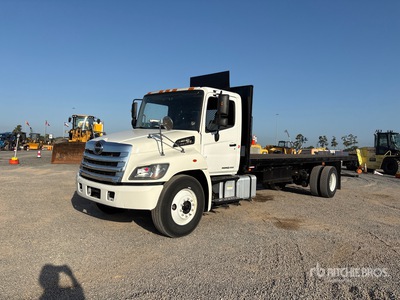 2018 Hino 4x2 Flatbed Truck