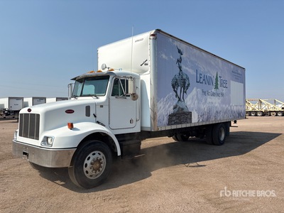 2005 Peterbilt 330 4x2 Camion fourgon