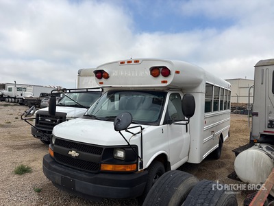 2003 BlueBird Microbird 4x2 14-Seat School を見 Bus (Inoperable)