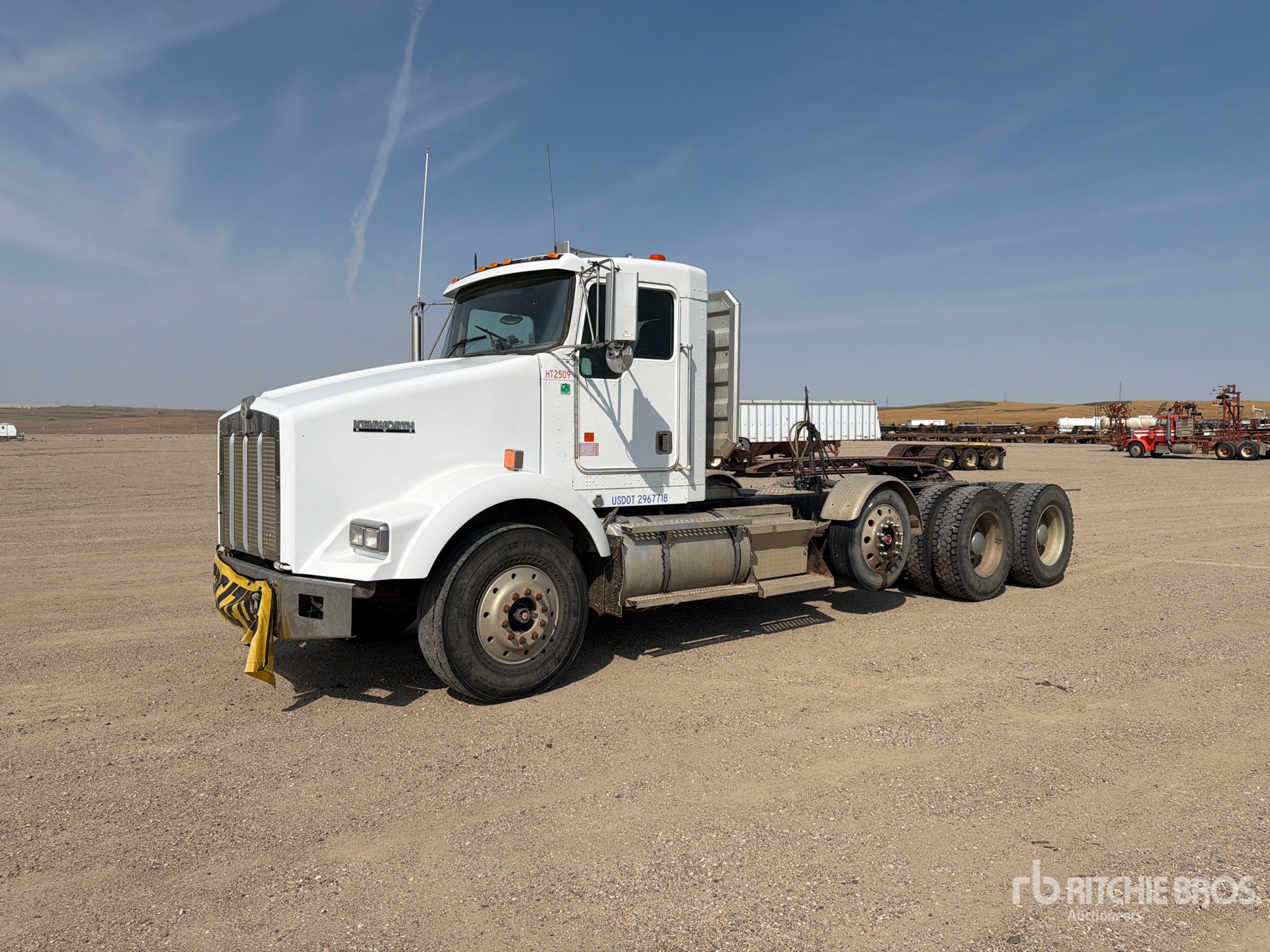 1998 Kenworth T800B 8x4 Tri/A Day Cab Truck Tractor