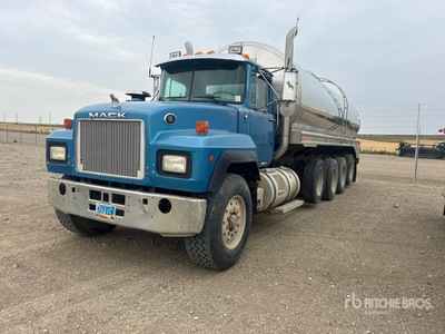 2005 Mack RD600 Tanker Truck