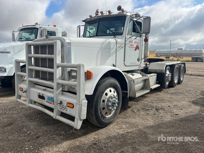 2000 Peterbilt 379 Tri/A Dagcabine Trekker