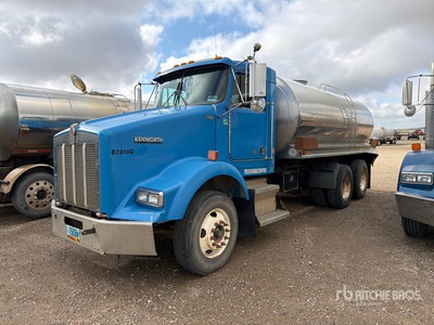 2000 Kenworth T800 3000 gal 6x4 Tanker Truck
