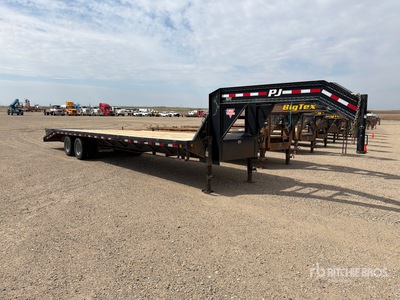 2019 PJ Trailers 32 ft T/A Gooseneck Equipment Trailer