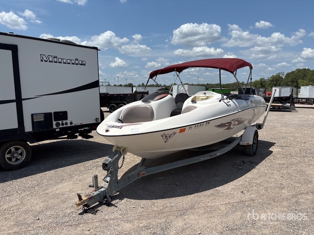 20 ft Jet Boat w/ Yamaha Trailer
