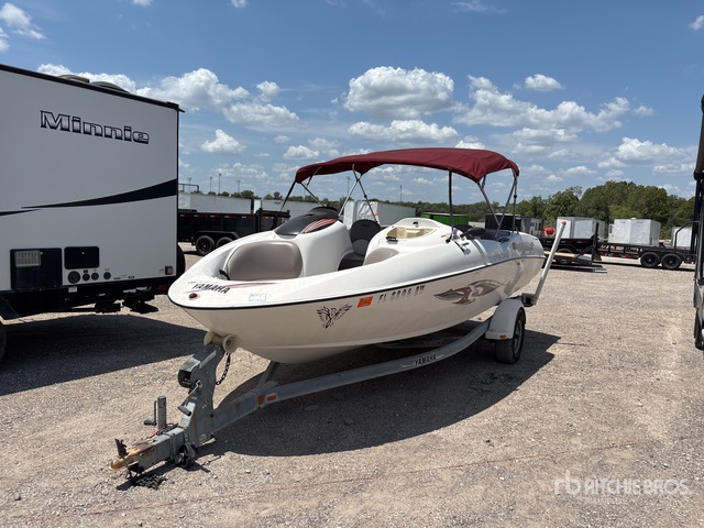 20 ft Jet Boat w/ Yamaha Trailer