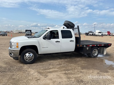 2013 Chevrolet Silverado 3500HD LT 4x4 Crew Cab Ciężarówka z płaską platformą