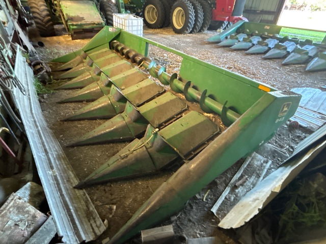 John Deere 843 8 Row 20 ft Corn Combine Header