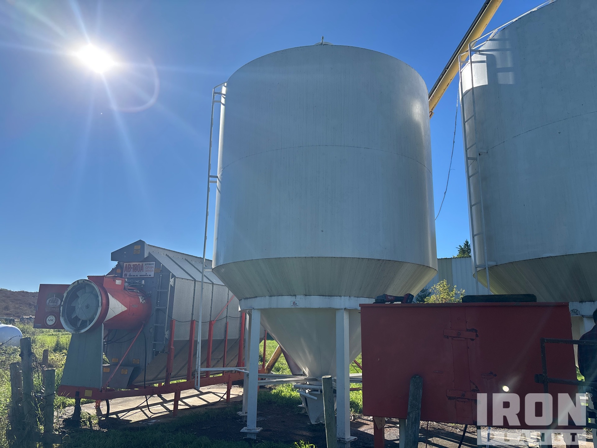 Friesen +/- 40 t 2 Ring Hopper Grain Bin