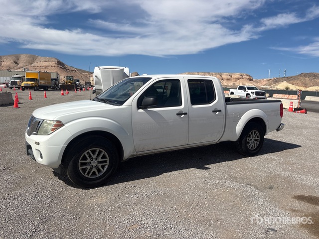 2015 Nissan Frontier 4x2 Crew Cab Pickup