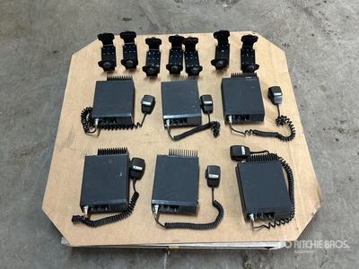 Quantity of (6) Midland FM Radios & Brackets Divers - Magasin, entrepôt, consommateur