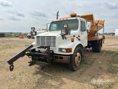 1996 International 4700 4x2 Spreader Truck (Inoperable)